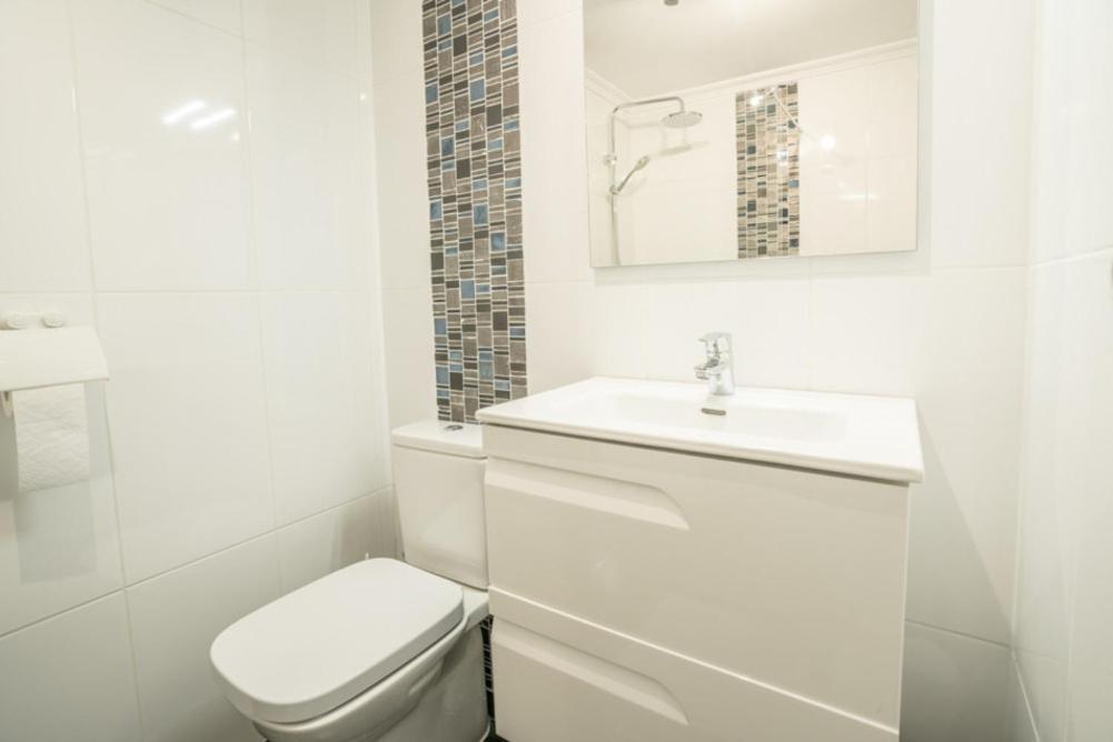 Black And White Apartment Free Wifi Лос Кристианос Экстерьер фото