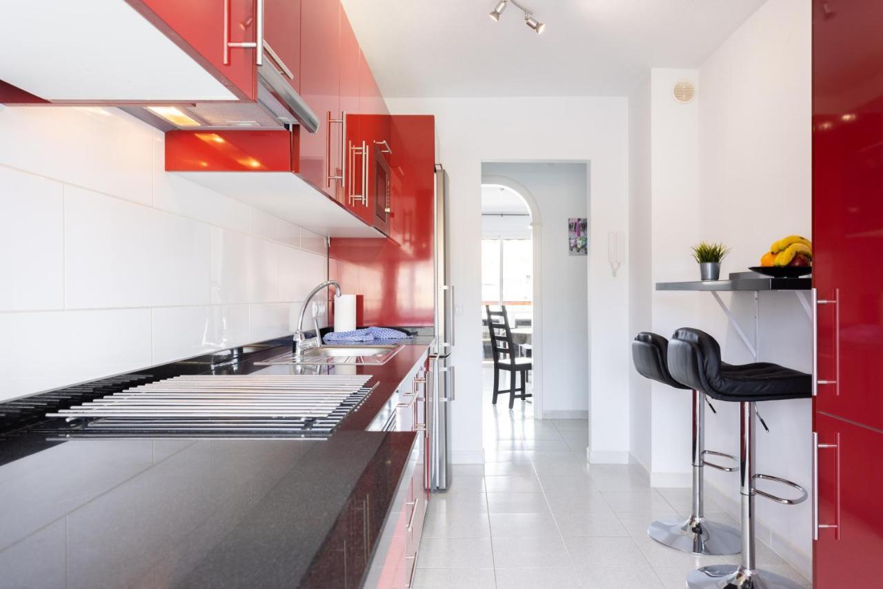 Black And White Apartment Free Wifi Лос Кристианос Экстерьер фото