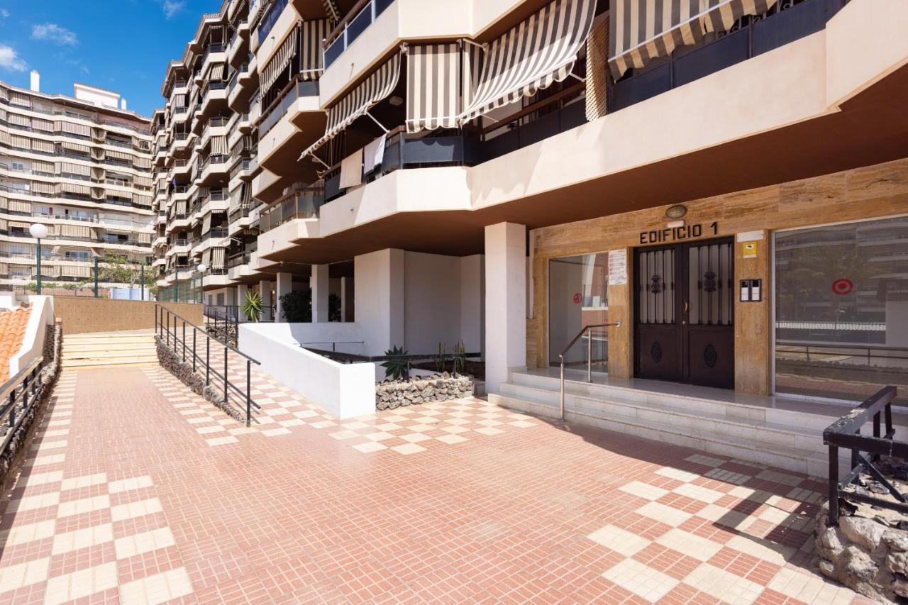 Black And White Apartment Free Wifi Лос Кристианос Экстерьер фото