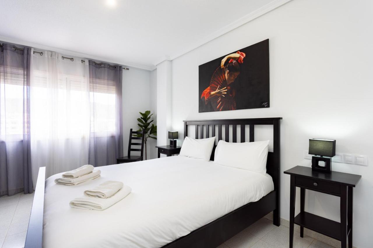Black And White Apartment Free Wifi Лос Кристианос Экстерьер фото