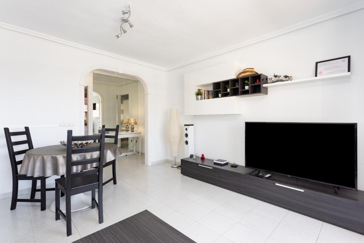 Black And White Apartment Free Wifi Лос Кристианос Экстерьер фото