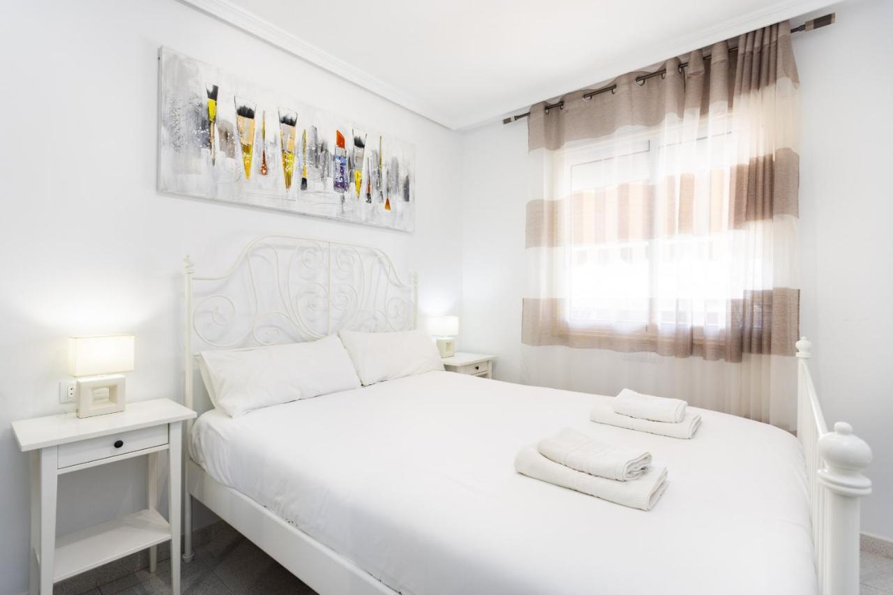 Black And White Apartment Free Wifi Лос Кристианос Экстерьер фото