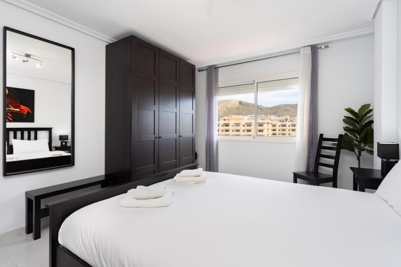 Black And White Apartment Free Wifi Лос Кристианос Экстерьер фото